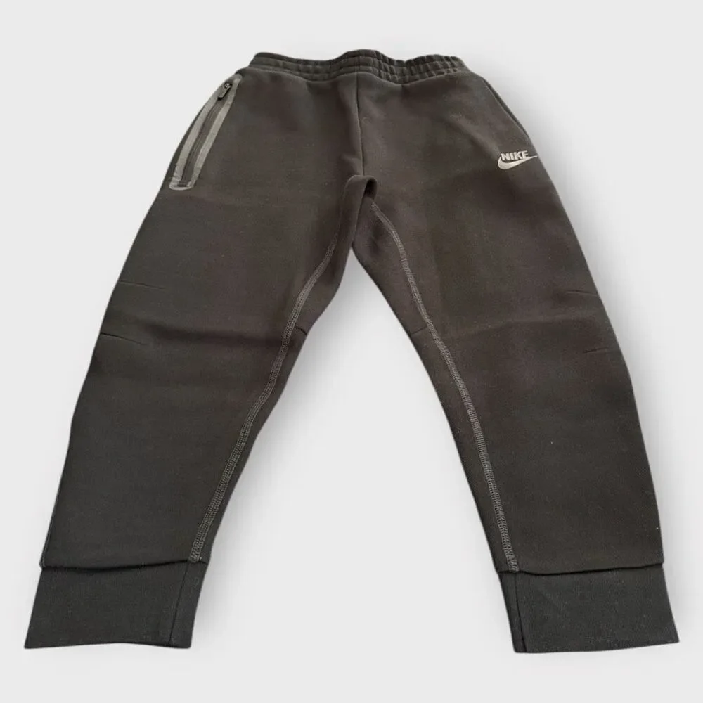 Nike Sportswear Tech Fleece Black Jogger Sweatpants Kids size 6 (5-6 Years) New